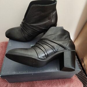 Bernardo boots